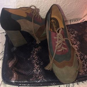 BRAND NEW Earthies Suede Heels